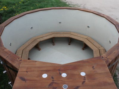 Bain nordique en bois Thermowood avec intérieur en plastique
