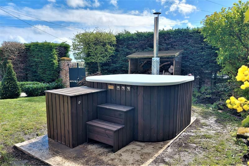 Spa d'extérieur en bois avec poêle intégré 6 places Delux Tub 220